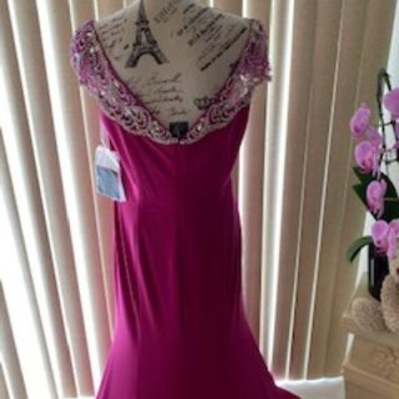 Majestic Purple Embellished Neckline Cap Sleeve Evening Gown Size 14 - Picture 6 of 9